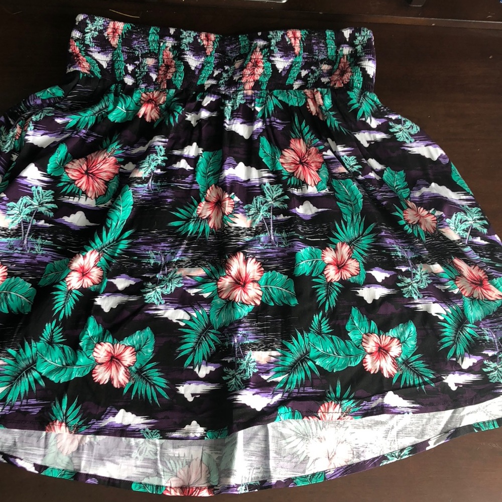 Flowy tropical print skirt